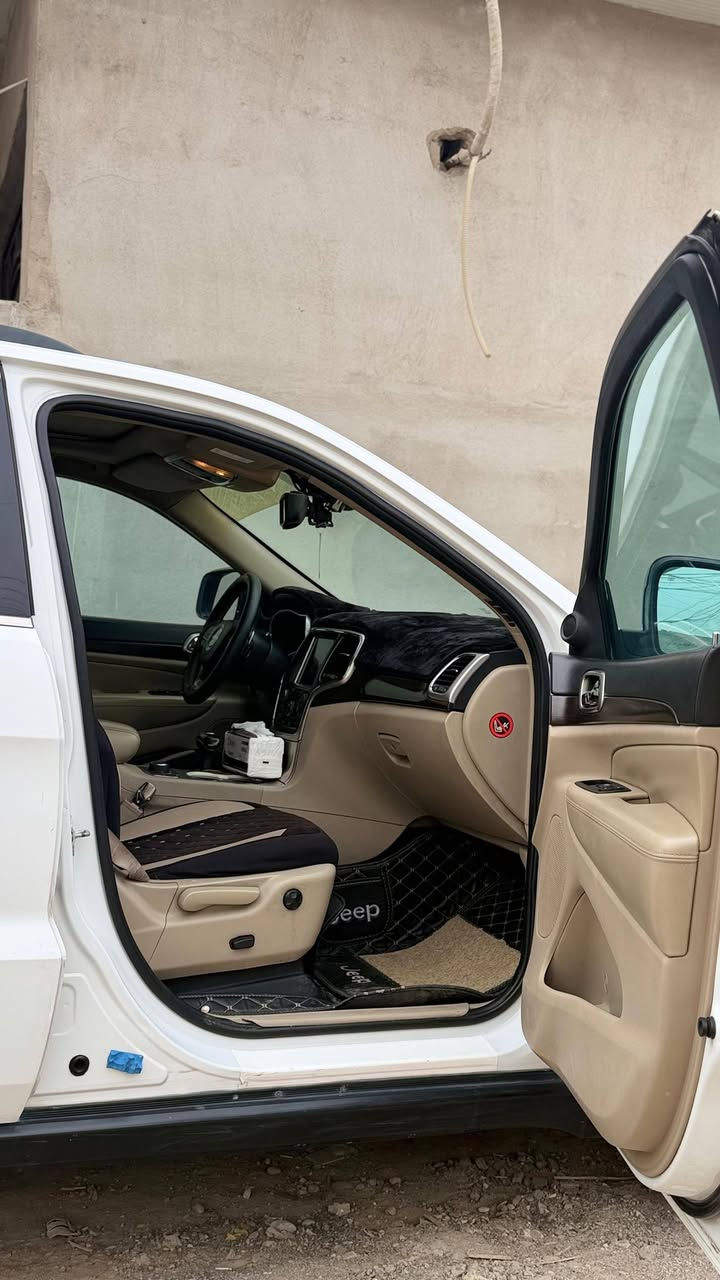 السلام علیکم
للبيع جيب 2014 خليجي رقم بغداد الدولي الجديد 
ماشيه 151 السياره جاهزه ومابیها نقص على وضع الشركه نضیفه بمعنى الكلمه فول مواصفات 
معروفه مواصفاتها 
محرك 6 3600 بيها صبغ نص باب السايق 
وتكحیل کرتات ثنین 
سونار موضح بالصور 
مکان السياره بغداد
سعرها230
الهاتف ***********
غير متواجد على النت
