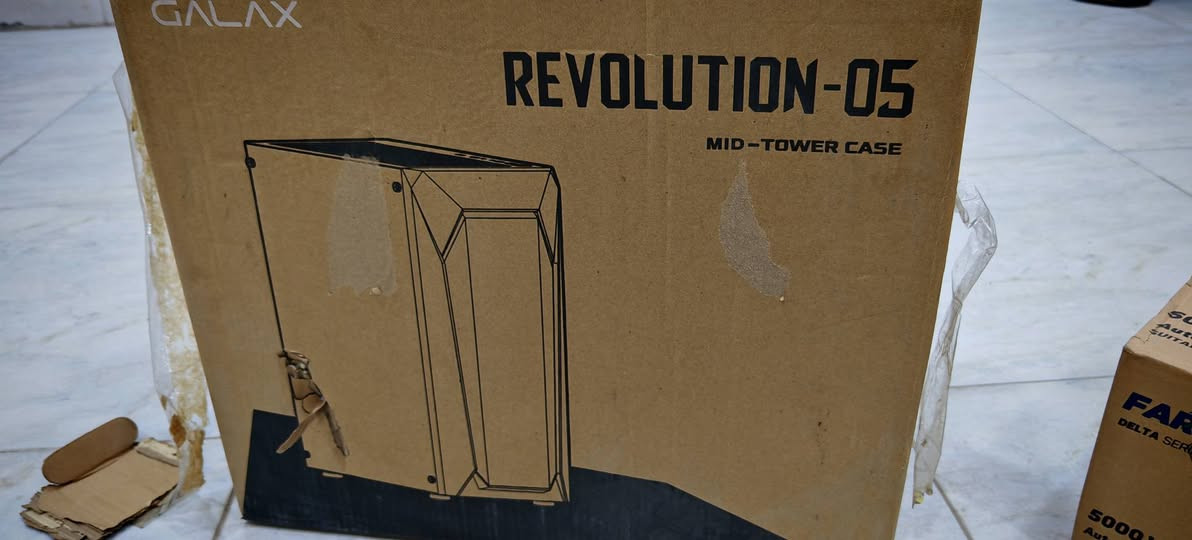 السلام عليكم 
كيس + USB فاربر 1KVA-1PH ONLINE UPS CONNECT SERIES

الحاسبة نظيفة جدا تجي تفحص و تشوفهه بعينك
مشتغلة 100 ساعة فقط مثل ما موضح بالصور المرفقة
بسبب ضغط العمل اشتريتهه و ما استخدمتهه 
 اغلب استخدامي برامج اوفس  يعني ابد ما مضغوط عليهه اخت الجديده 

مواصفاتهه

المعالج: Intel Core i5 13400F

كرت الشاشة:  ASUS RTX  4070 SUPER 12GB

مذر بورد :ASUS TUF Gaming B760

الرام:   T-Force delta16GB DDR5

هارد: SSD M.2 Lexar سعة 1TB

باور سبلاي: CORSAIR CX750F RGB 750W 80+ Bronze

المبرد: Snowman X400 ثنائي المراوح

الكيس: GALAX Revolution 07

السعر 1500000 قفل

و الups اشتريته 265000 
احسبه ب100000 الف فقط لليشتري الحاسبة 
يعني هيه  و الups بمليون و 600

ما عندي توصيل مكاني محافظة ميسان تجي تفحص و تشوف بعينك و تاخذهه او تدزلك واحد من طرفك ياخذهه
للتواصل واتساب ***********
