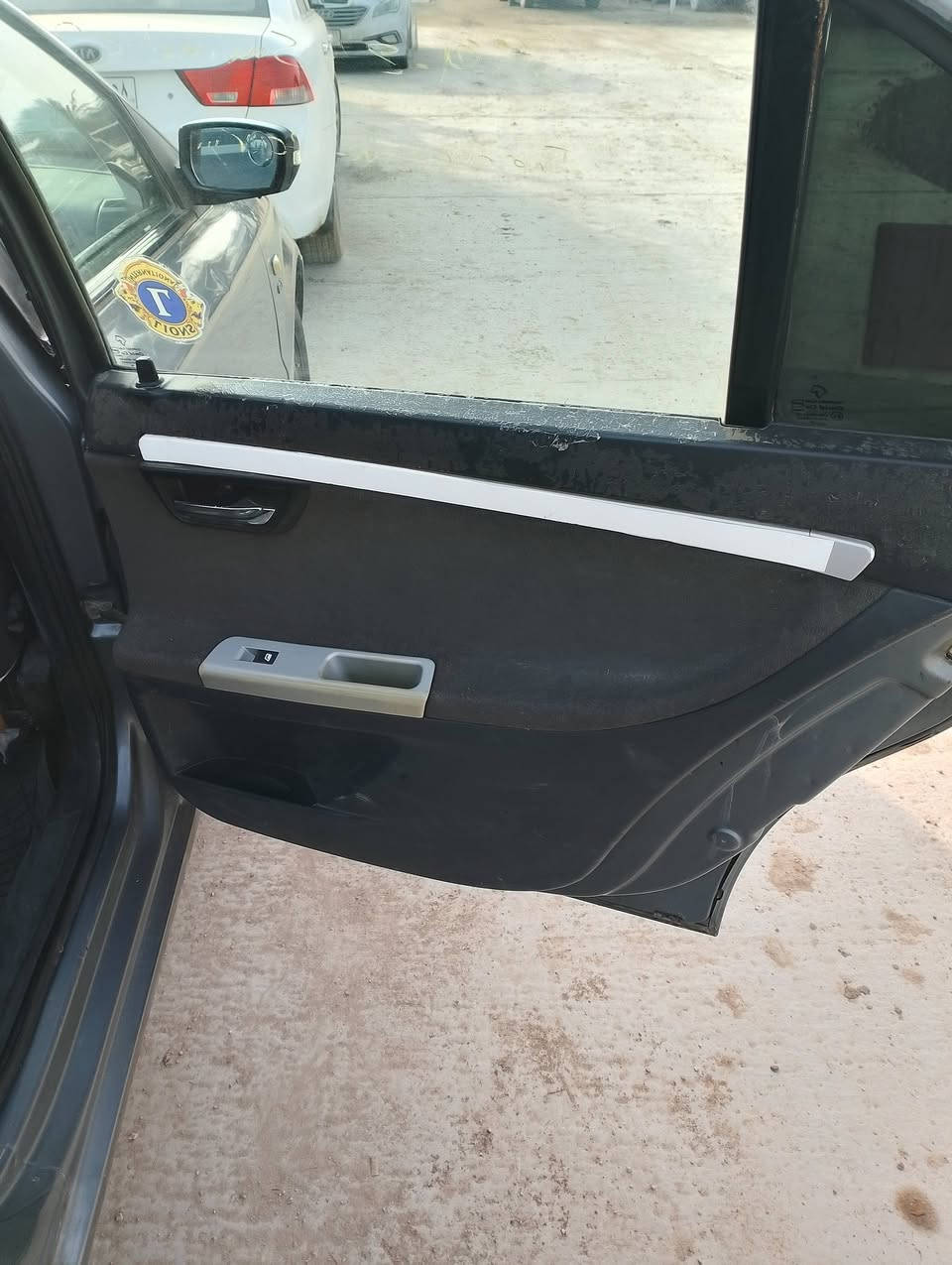 السلام عليكم للبيع سمند سورن 17 مكفوله كفاله عامه مكينه محور كورله نحله 1800 تبريد شغال اتخم تاير حداديه جيده السعر 45وبيهه مجال قليل ***********
