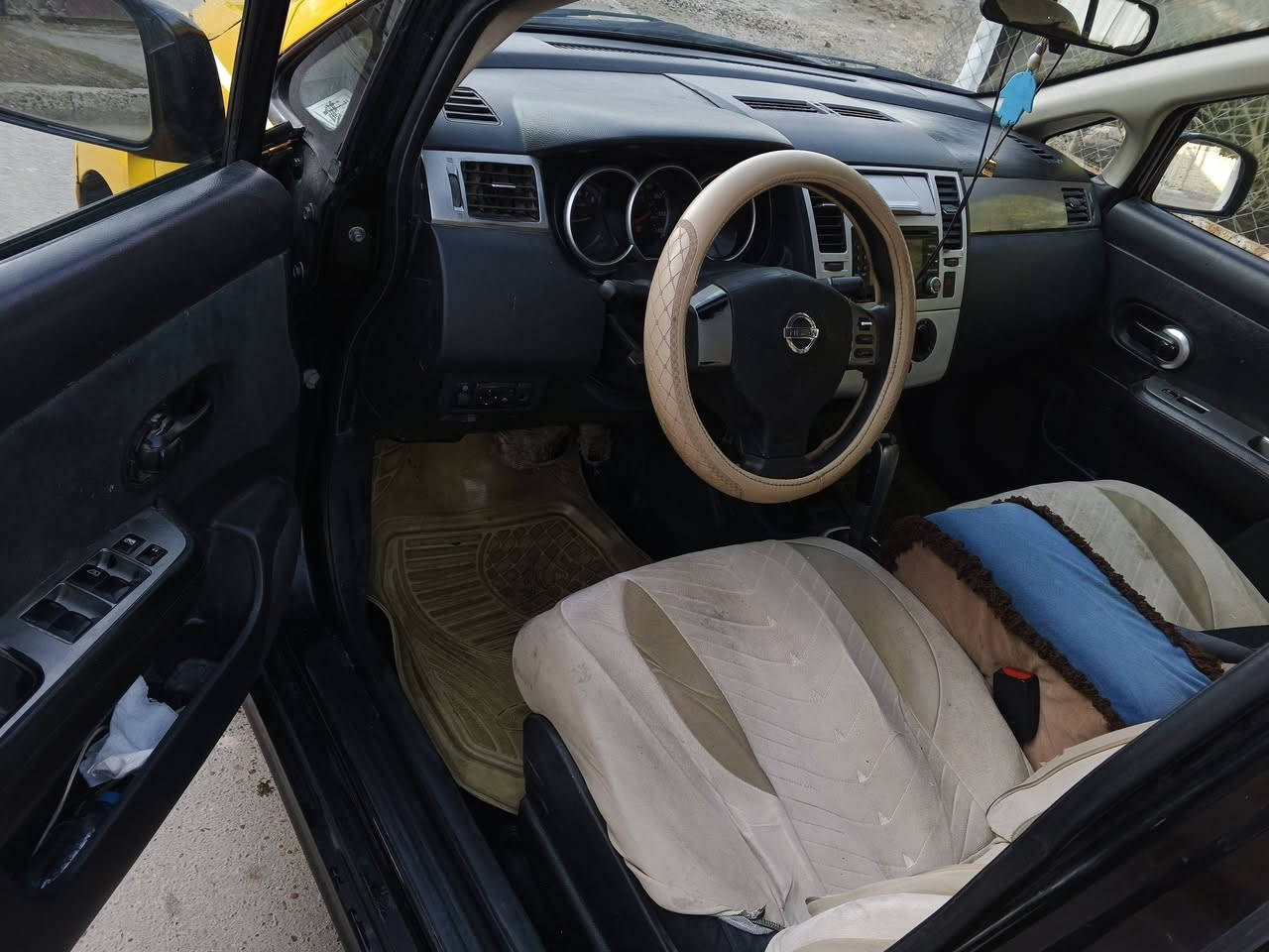 السلام عليكم فيروسه 2010
بغداد باسمي سنويه وهزه جديده

كير مكينه جدت
مكينه 1800
تخم تاير جديد 
صدر جديد 
تبريد دافئ جدت 
حادثها باب خلفي فقط بدون دواخل
سياره جاهزه كبل للشارع 
سعر 65 بيها مجال الطيبين
بكاني بغداد الشعب 
***********
