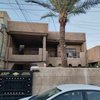 المساحة: 200 متر  الملكية: البيت باسم شخص واحد  المواصفات:  5 غرف نوم ...