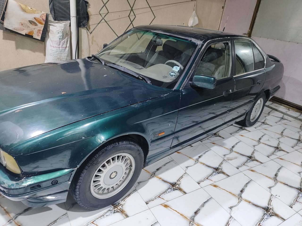 سياره بيم مديل 92مكينه وكير بلاد مسكر حداديه جديده 100بل100تخم تير جديد رقم الكليزي السنويه لغايه 30مكان السياره البصره قضاء المدينه السعر 38وبيهه مجال شراي يتصل ***********
