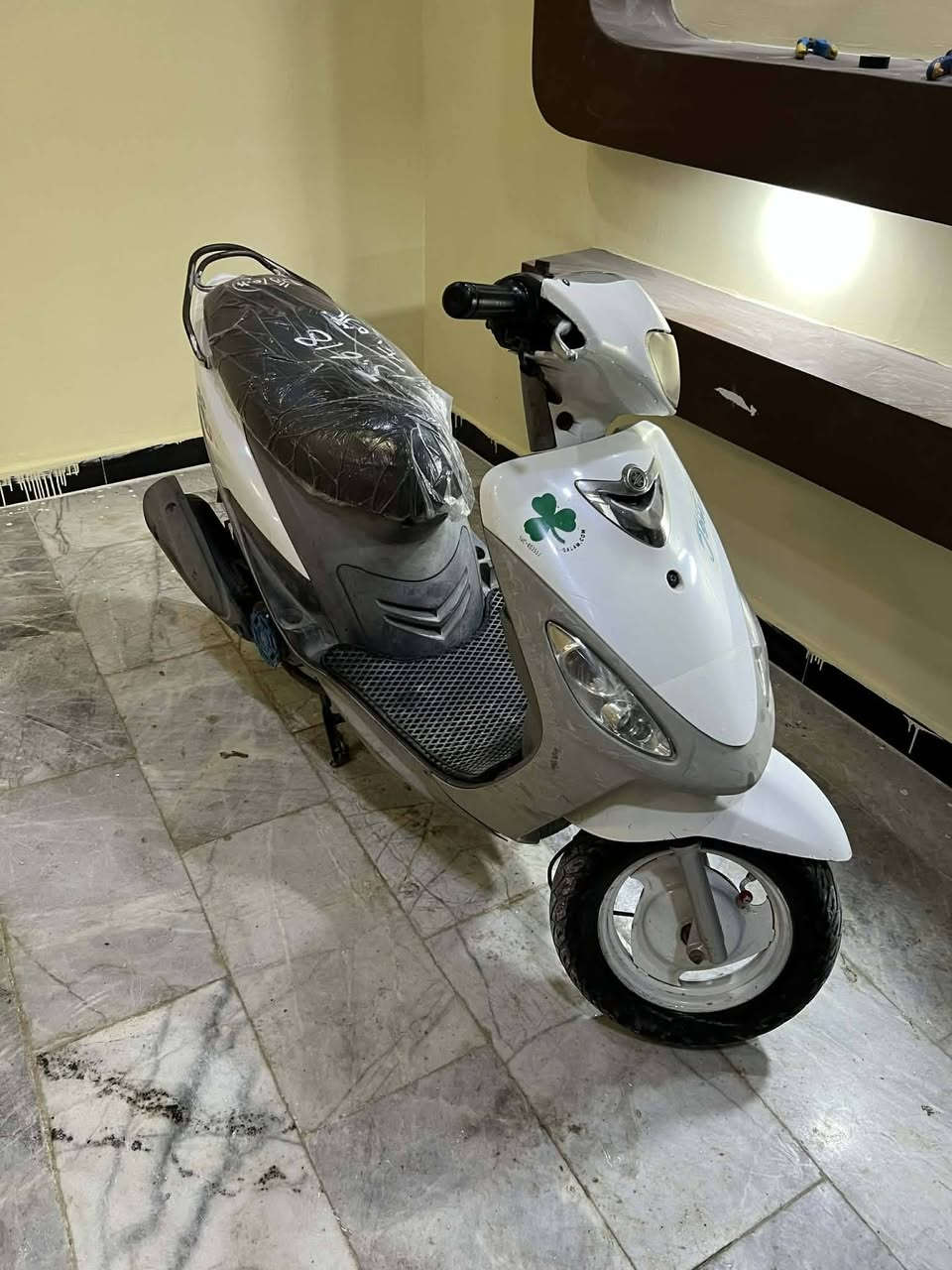 سلام عليكم ماكس منغولي للبيع دراجه فول صارله شهرين من نزلته من الحاويه الدراجه كله ختم واحد برغي ما مفتوحه منه وين متريد افحص تشتغل سلف وهندر كهربائيات كله شغاله دراجه فول شراي خاص او نتصال عل رقم *********** مكان نجف كوفه يم جامع الحسان
