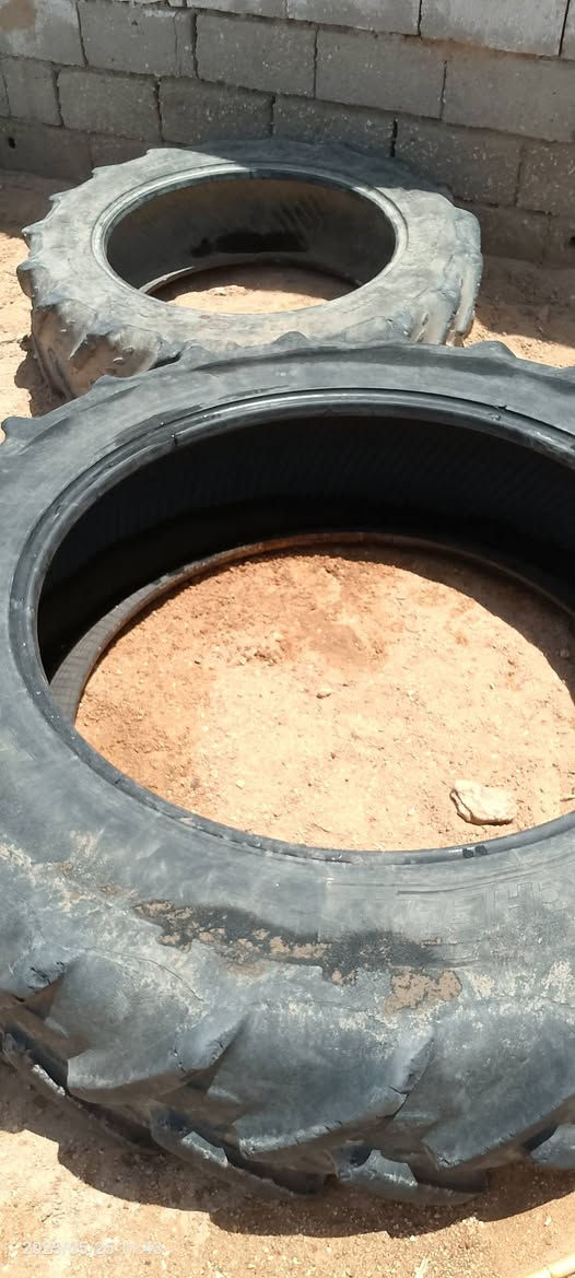 سلام عليكم للبيع تايرات مستعمل انضاف   ل خلفي حجم 38 على 18 ل أمامي حجم 28 مكان الديوانية 
***********
