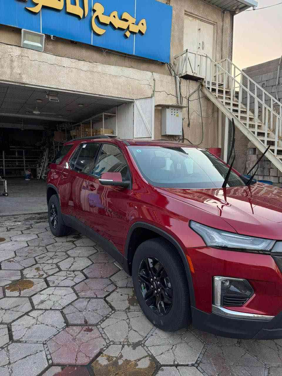 السلام عليكم .. 
رمضان كريم عليكم وتقبل الله صيامكم وقيامكم .. للبيع .: فقط للبيع 
شفرليت ترافرز موديل ٢٢ وارد امريكي 
السيارة LT1 BLACKTOP  علايم وويل اسود بلادي 
السيارة فول مواصفات بدون بانوراما 
محرك ٦ سلندر ٣٦٠٠ 
لون احمر مميز 
بصمة تشغيل 
كشنات جلد 
كشنات خلفية فصل 
تدفئة بلكشنات
ويل كب 
تحكم ستيرن 
نظام تحديد مسار وقيادة اليه
٣ انظمة قيادة
رادار امامي 
رادار بلمري 
قاصه 
باب خلفي كهرباء 
لايت LED بلادي 
حادثها بسيط دحجه بلمدكر الامامي والمدكر الخلفي ايرباك برده ضارب فقط وصور الحادث موجوده
 السيارة جاهزة اي نقص ما بيها 
رقم بصرة انكليزي الجديد حره تحويل مباشر 
مكان السيارة البصرة 
السعر ٢٦٠ ورقة وبيها مجال قليل للشراي 
***********
*********** البصرة, العراق
