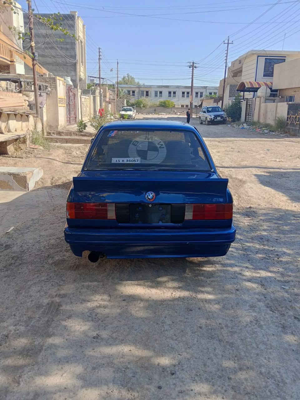 السلام عليكم بي ام زعرء محرك 6 كير عادي مكينه مفتوح رقمه انبار تحويل ثاني يوم تخم ويل كب كزوز رينموت موديل 87 السعر 50 رقم الهاتف ***********
