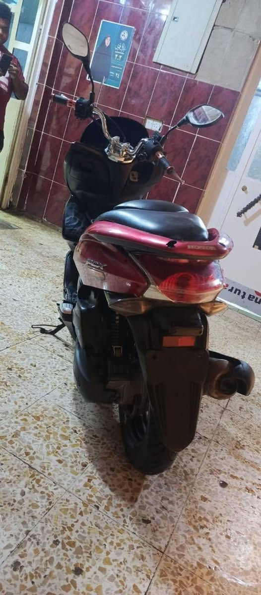 السلام عليكم دراجه لبيع بي سي اكس دراجه حلوه نضيفه مكينه مكفوله لكهرباية كلها شغاله بس بجم مبدل السعر 950 مكاني الحسينيه مال الراشديه رقمي ***********
