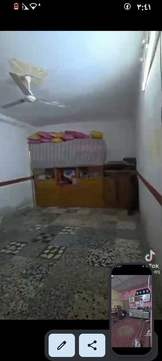 سلام عليكم بيت واقع حال في الحسينيه قرب التانكي بشاره قصابت البدوي بي قرفتين كبار ومطبخ وصاله كبيره وستقبال حوش حديقه كبار مساحته 400تقريب %18 وبي مجال ***********
