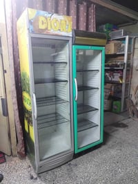 عارضات عمودي عدد 2 ومجمدة عدد 2 السعر كلهن 700 نهايتهن العنوان بغداد ح...