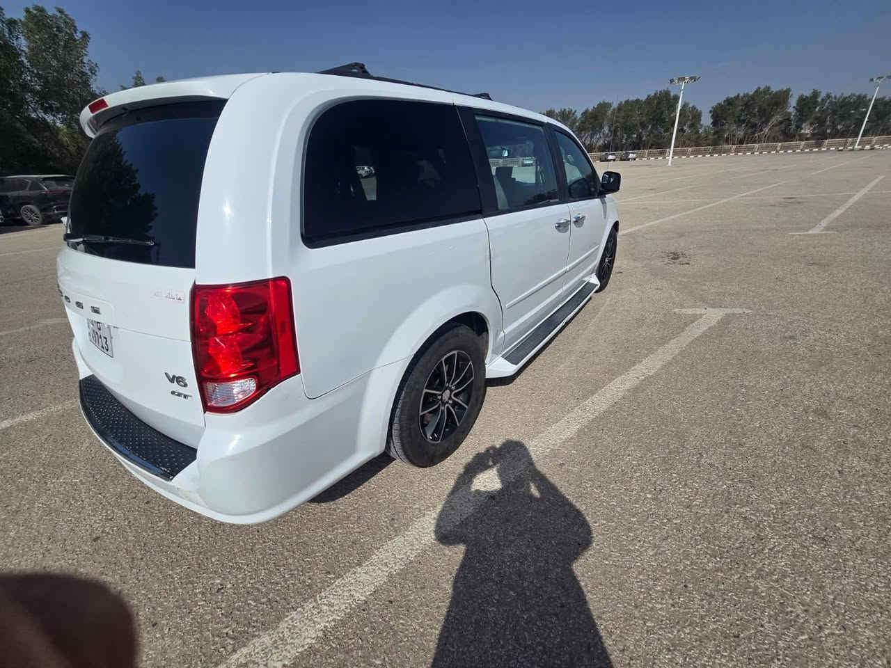 مكلف بنشر دوج كرفان فول مواصفات 2017 بيهه قطعتين بدون ظربه دواخل بدون ارباك ماشيه ١٧٥ رقم وسنويه جدد سياره جديده وجهاهزه كير محرك تبريد حداديه مابيهه نقص السعر 170 وبيهه مجال للاستفسار *********** مكاني النجف
