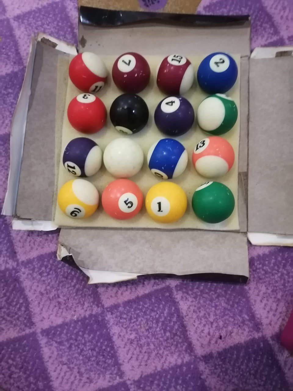 سلام عليكم للبيع كرات بلبارد ٤ سيت ٢ صغير و٢ كبير  ٨٠ الف مع توصيل داخل كركوك رقمي ***********
