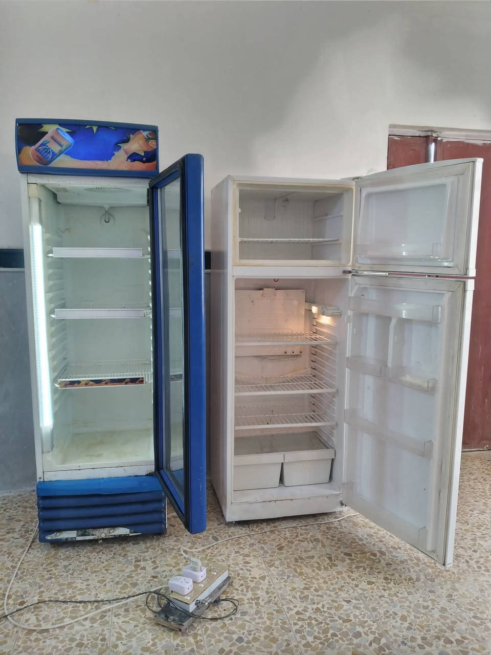 ثلاجه و براد للبيع شرط الشغل مع ضمان ١٥ يوم ميعجبك التبريد او التجميد ترجعه تاخذ فلوسك مع جور نقل الخاص والواتساب مفتوح***********
