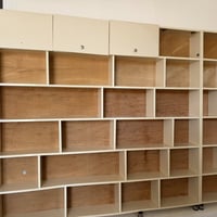 سەیریکە چیم بۆ هێناون کتێبخانە٧مەتر ئەبێت زیاتر  جیگای  نزیکی ٤٠٠کتیبی...