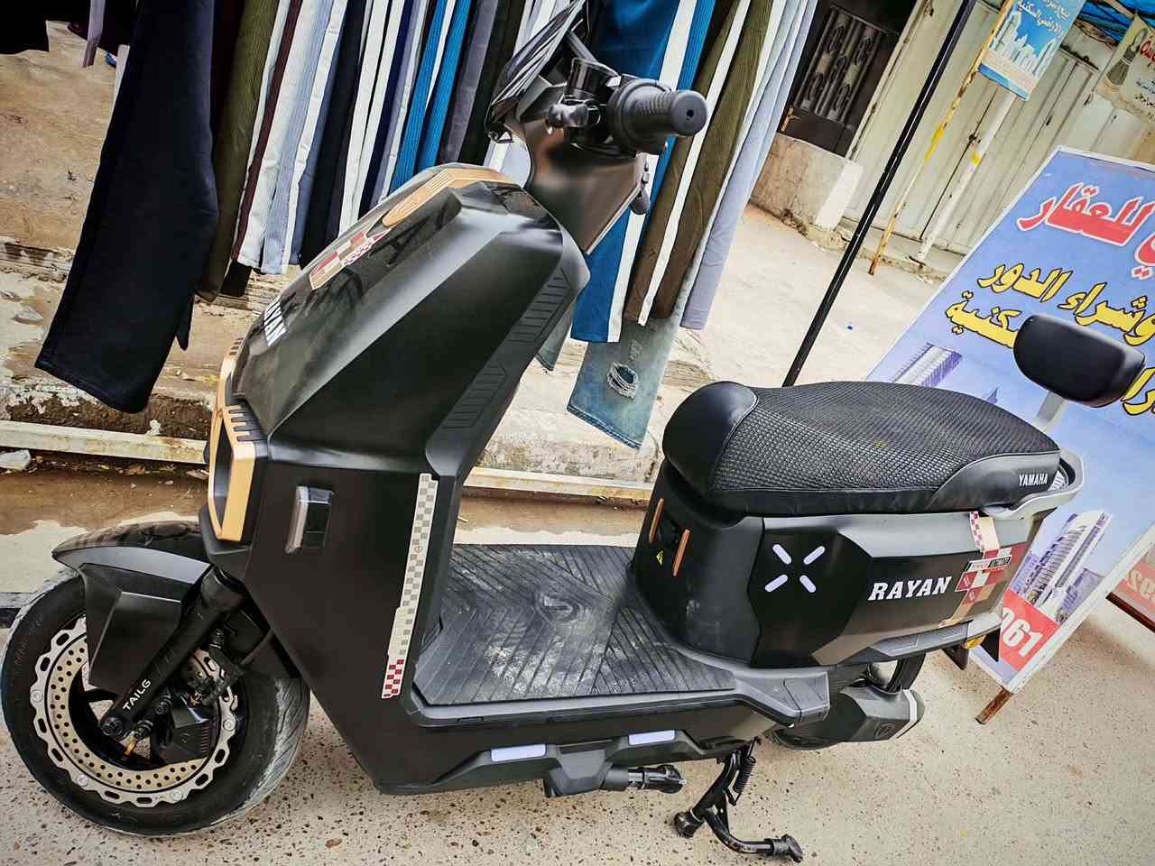 سلام عليكم 
ام عيون الحديث ريان 
بعده زيرو ماشيه 100 كيلو
جديده كلش الدراجه 
دبل بصمه وسويج 
***********
مكاني الدوره او الكراده 
850 وبيه مجال
