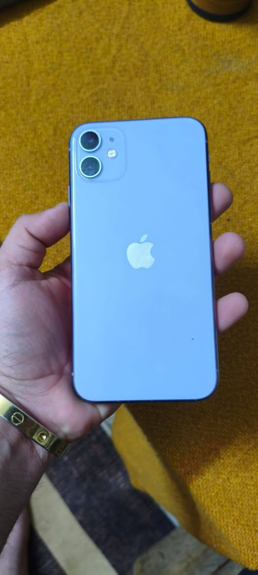 ايفون ١١عادي 
ذاكره ١٢٨
بطارية ٩٠  جهاز كلشي شغال بي نضيف ١٠٠٪ 
صوته كامرته كلشي حلو وشغال بي ما مفتوح وللا مبدل بي شي كلشي ما مبدل نضيف فقط شاشه مكسوره رايده ١٩٠ وبي مجال مكاني مدينه الصدر رقمي ***********
