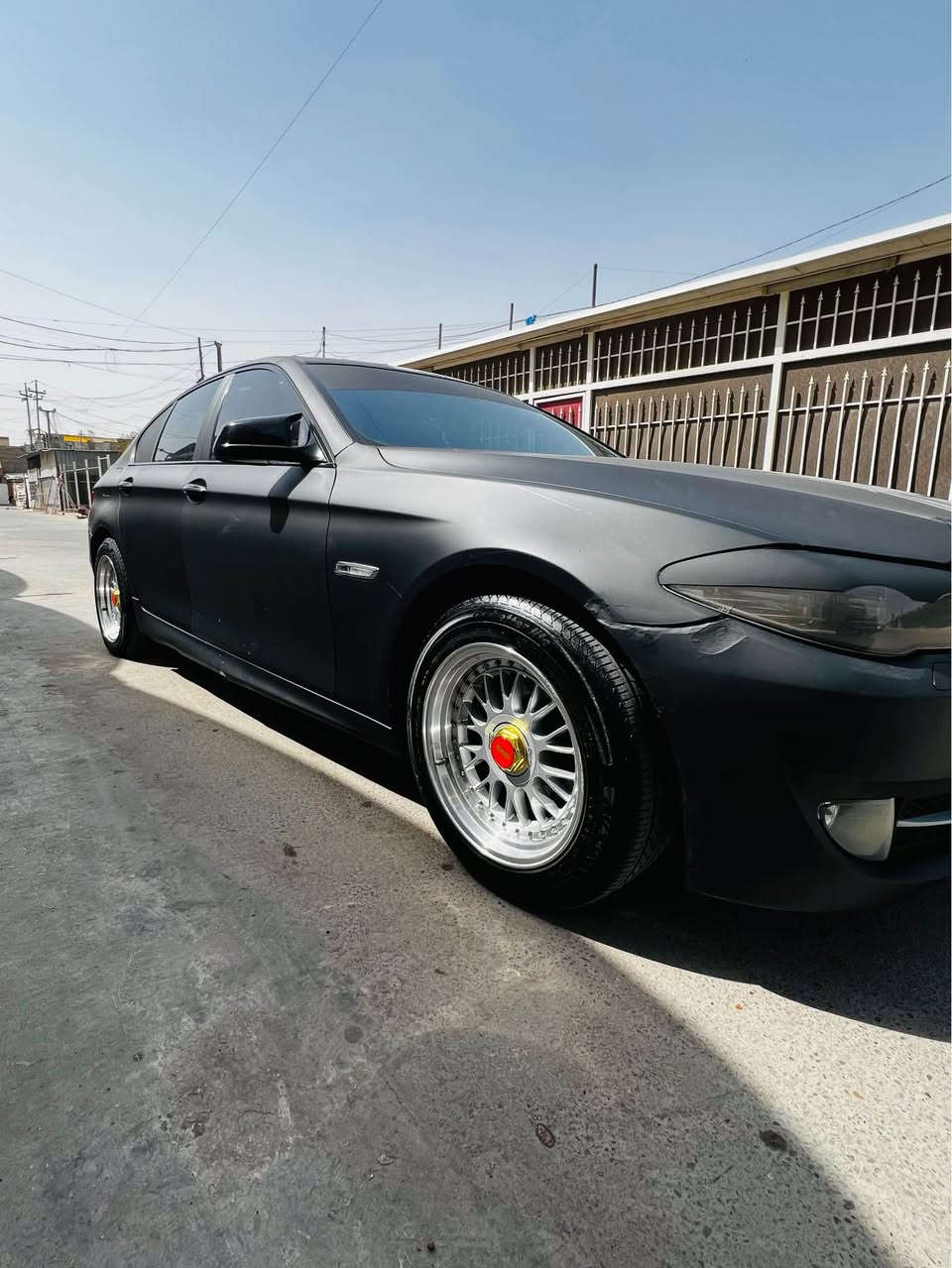 سلام عليكم للبيع BMW f10 موديل 2011 حجم 528 فول مواصفات السياره جاهزه كير مكينه صدر امامي خلفي خير من الله السياره بدون حادث بس بيه صبغ قبق الجنطه وجتف من البنيد والسياره من تشوفه احلى من الصور مغلفه اسود طافي رقم بغداد دولي بسمي السعر 158 وبيه مجال عنوان بغداد اتصل *********** بغداد, العراق
