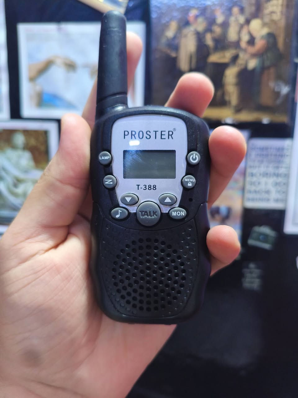 للبيع جهاز ووكي توكي من ماركة PROSTER
موديل PST004
المجموعة قطعتين
مدى الاتصال يوصل تقريباً 3 كم حسب المكان
متعدد القنوات مع خاصية البحث عن القنوات
شاشة LCD بإضاءة
بيه 5 نغمات اتصال وقفل أزرار
 جديد بالكارتون
السعر: 10 الاف
توصيل بغداد 5 الاف 
محافظات 6 الاف


**إذا كنت صاحب هذا الإعلان وتريد حذفه لأي سبب، رجاءا أرسل رسالة إلى الدعم الفني**