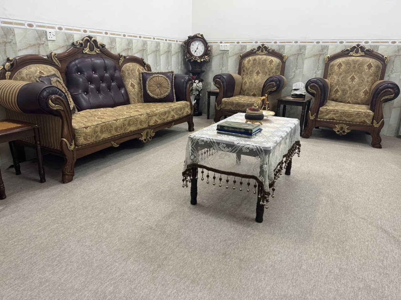 قه نه فه ي مه لكي (10)توركي شتيكي زور پاك جوان
بي عيب نأو نيشان كه لآر نأو مزاد خانه كونه كه پشت 
مكتب ليلا قاسم (پيشانكاي هاوكار زه نكنه) هه ر به ريزك
ويستي تليفون به كات به م ژماريه (***********)
