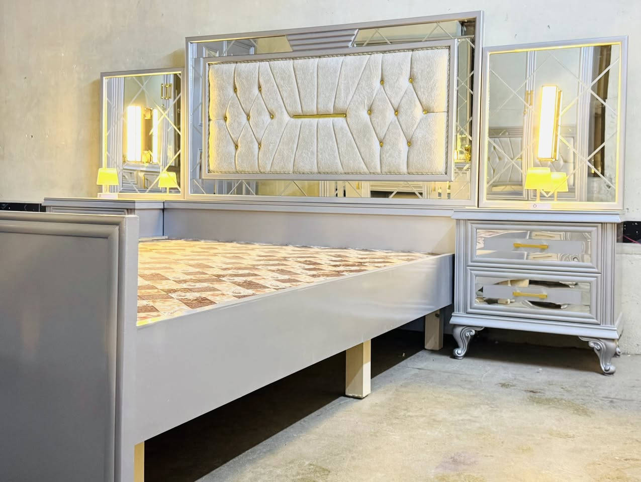 ***********
غرفه نوم جديد فصال تركي 💥شغل عراقي ضمان ١٠سنين حقيقي صبغ حراري ٧ قطع غرفه مرفرعه من ارض خشب 🪵 عراقي فول ارتفاع قنصور مترين عشرين سنتيم طول ثلات امتار عشرين سنتيم العنون حسنكوي جانب دكتور عوني قبلان دخل فرع ركن
