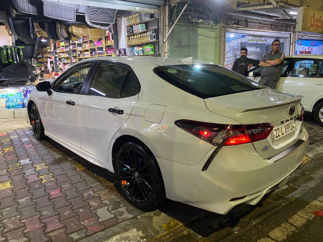 كامري 2023 لون سموك 
رقم اربيل باسمي بيه بطاقة بنزين 
حادث قطعتين صبغ بدون دواخل بدون ايرباك
ماشيه 62 
مكان كركوك 
سعر 208
*********** كركوك, العراق
