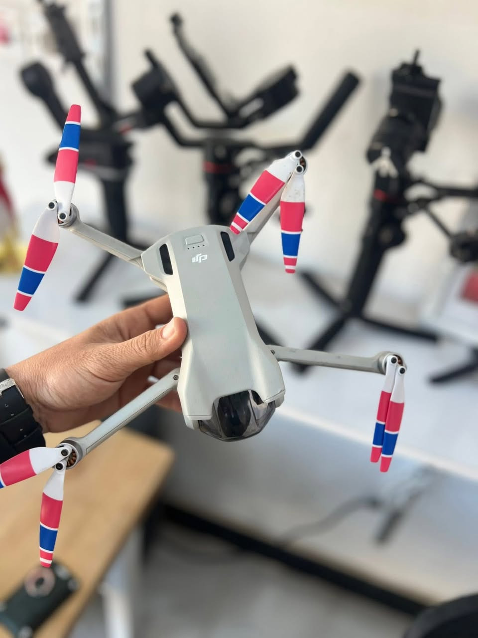 ***********
للبيع او مراوس. سعر ٧٠٠
