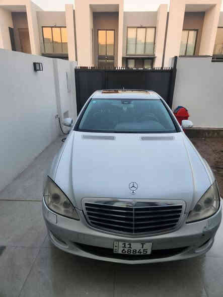 مرسيدس موديلS Class W221 2008
رقم السيارة : بغداد الجديد 11 T  
مكان السيارة : بغداد    مجمع البدور 
المواصفات

2. محرك V6 و كير 7 نمر 
3. تبريد ثلاثة قطع 
6. كروز سرعة 
7. أبواب شفط
8. صندوق شفط
9. فتحة سقف 
11. حساسات امامية خلفية
13. مري شفط
14. شاشة اعطال
15. داخل جلد لون اسود
17. كشنات امامية تبريد و تدفئة
18. ثلاثة وضعيات قيادة سبورت وعادي ومريح (S M C)
19. شفتات بالستيرن
20. سيدي جنجر 
21. نظام تعليق إيرماتك 
 السيارة بيها بارد خفيف بحافة الجاملغ الخلفي الأيمن 
والدعامية الامامية نصه مصبوغ 
السيارة على وضعه ومابيه اي صبغ وسوناره موجود 
السعر ١٩٥ ورقه وبيهه مجال بسيط
***********
