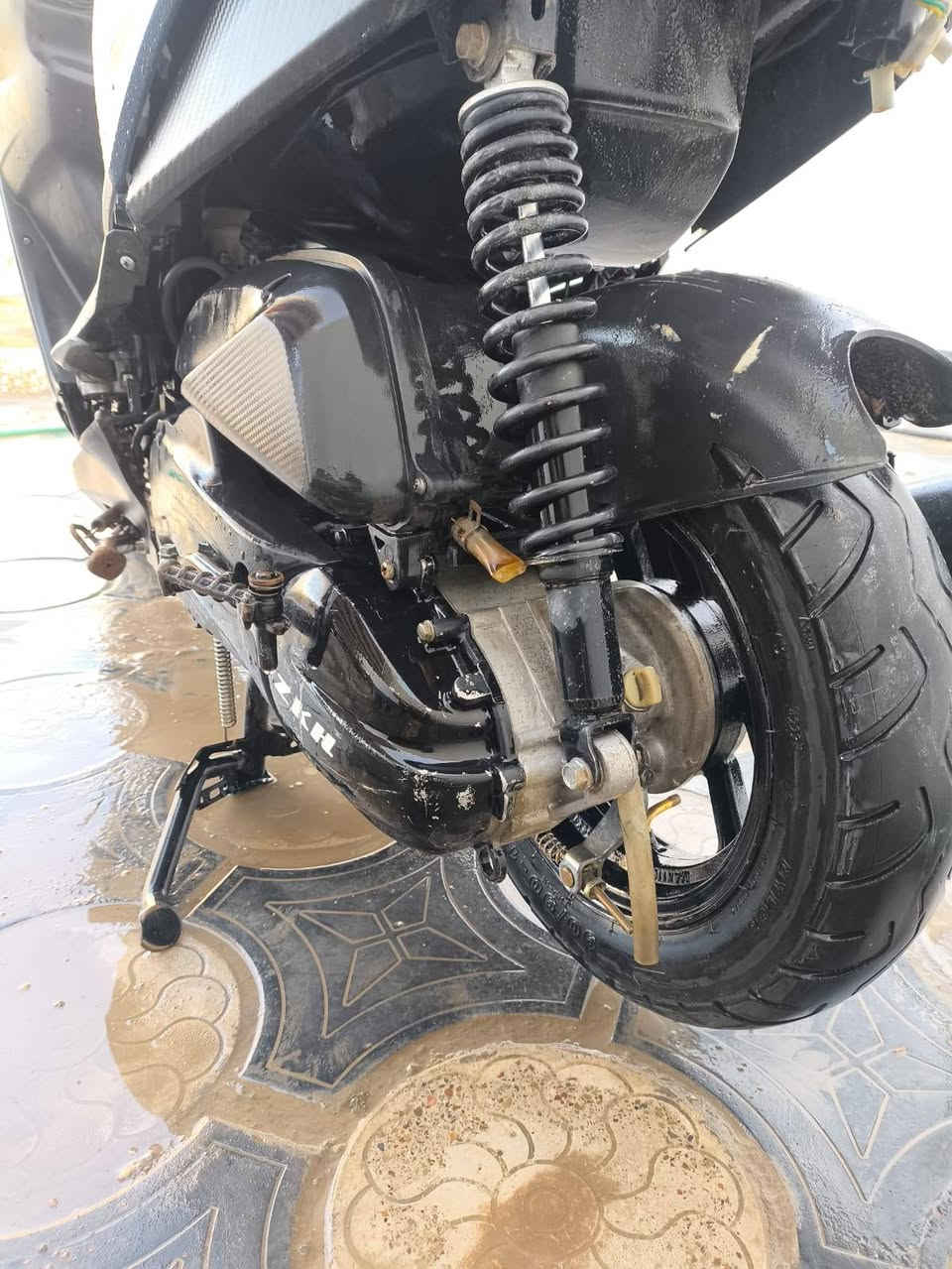 سلام عليكم للبيع دراجة ماكس مضلع حديث
صاله سنه طالعه من المعرض دراجة خير من الله بوشة49 

محرك 120 بيها ورقة من المعرض اب اسمي

سعره400 وبيها مجال للشراي 

الرقم***********
