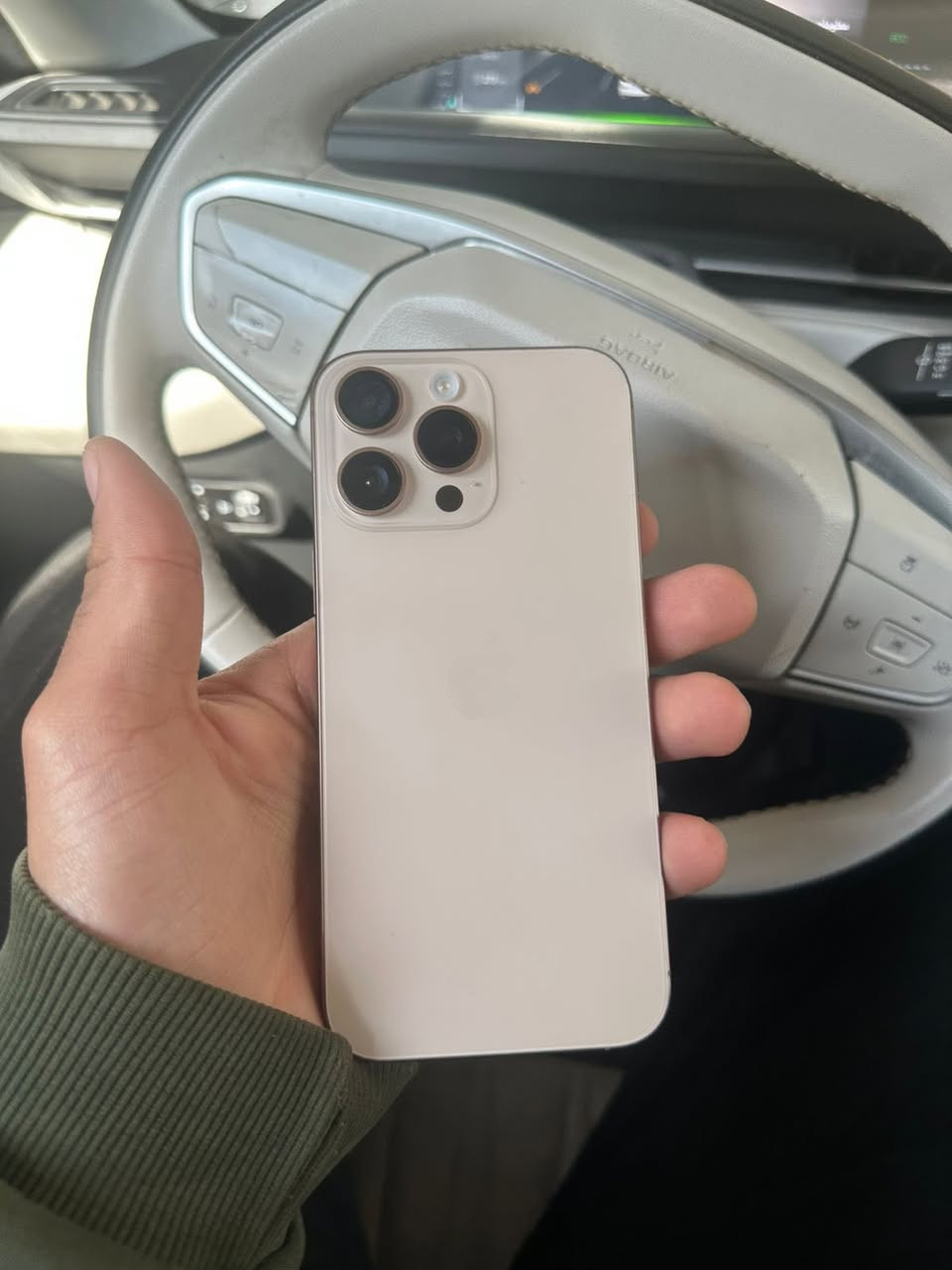 ⸻

📱 للبيع: iPhone 16 Pro Max
✅ السعة: 256GB
✅ البطارية: 100%
✅ النسخة: عربي / شرق أوسط
✅ الحالة: نظيف جداً
ℹ️ ملاحظة: مبدل شاشة فقط (يشتغل طبيعي بدون أي مشاكل)

💰 السعر: مليون قفل
📍 التسليم يد بيد
❌ لا مراسلة لغير الجادين
***********
