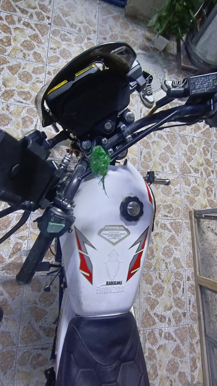 السلام عليكم
دراجة سيفان 2025 للبيع نضيفة كلش مكينة مامفتوحة 
اوراق كاملة الختلاف بالجاملغ فقط الأمامي ستيل والخلفي اسود السعر 800 وبيها مجال للطيبين ♥️
للتواصل موجود ماسنجر او واتساب او اتصال 
***********
