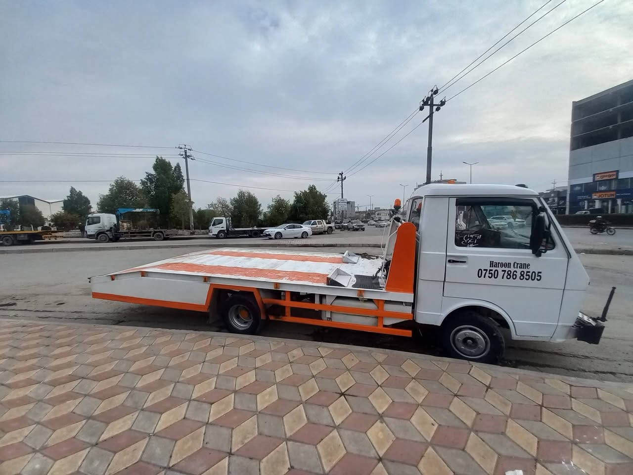 للبيع كرين سحطي كير و مكينة كيا عمل ٤٠٠٠ كل جاهزة رقم أربيل بة شةرت 0750 786 8505
