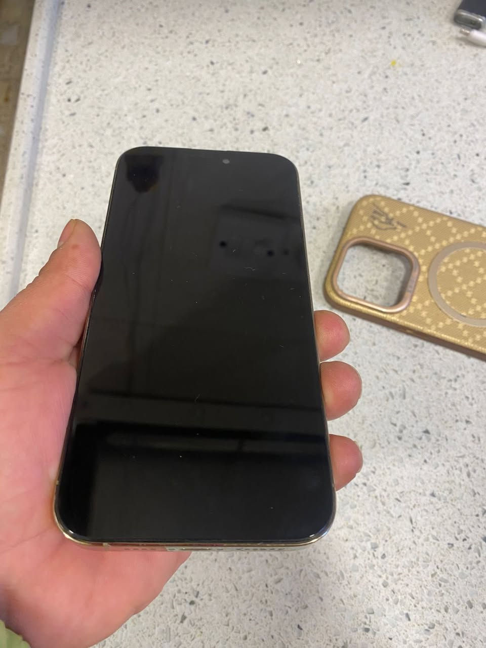 سلام عليكم من رخصت الادمن 14 برو ماكس ذاكرة 128 🔋 84 مبدل شاشة فقط للبيع  أومروس  ايباد ام 2 أو ام 1 السعر 650مكاني بغداد شارع الكفاح التواصل وتساب ***********
