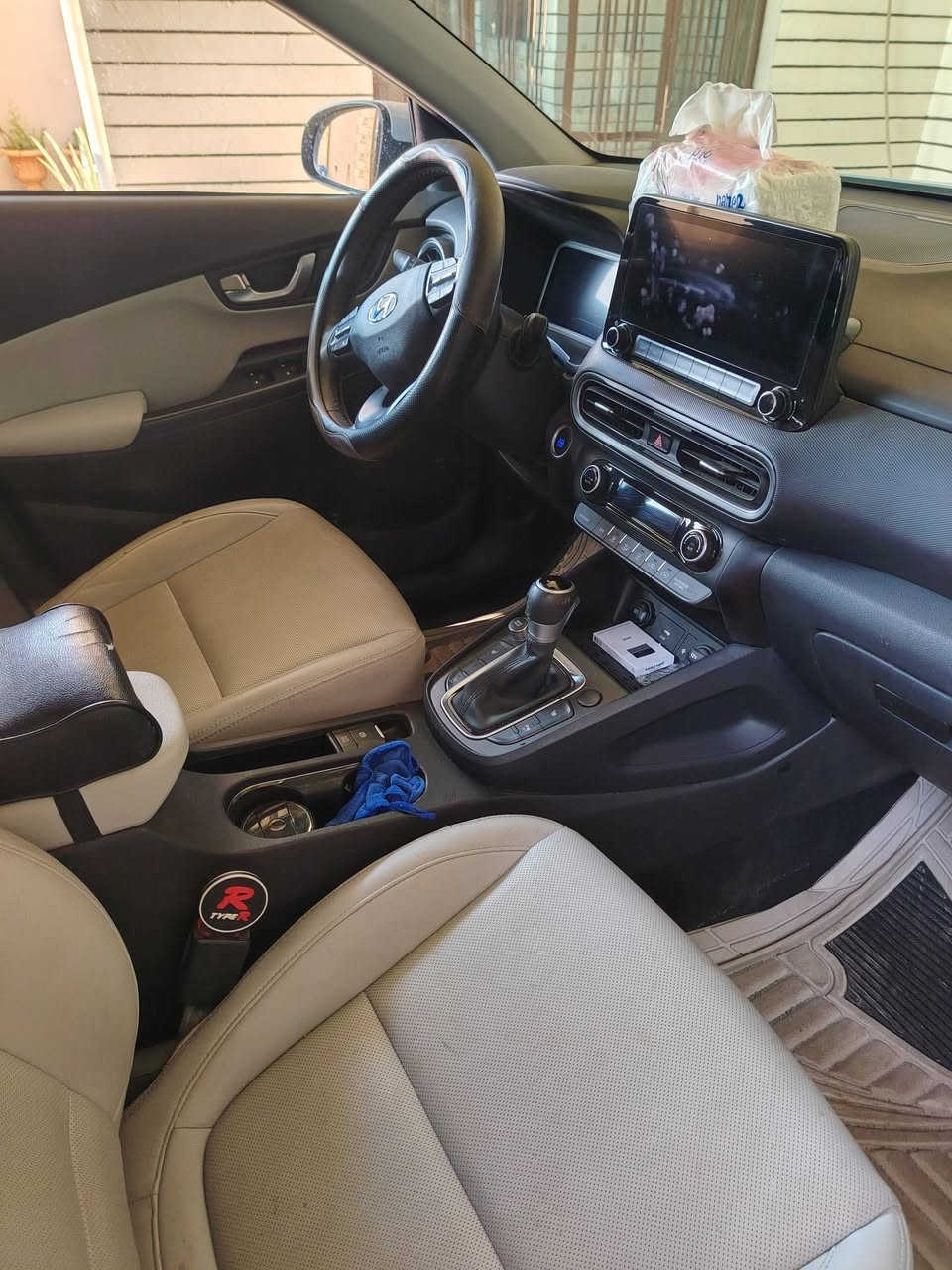 كونا 23 فول ماشيه 29الف مواصفات بصمه تشغيل عن بعد واير كيكس كشنات جلد فتحه سقف نضام قياد 3درجات شاشة كبيره رادارات أمامي وخلفي بسم الشركه سياره جديدة وبعد بيه مواصفات كثيرة السعر 150$ وفيها مجال ***********   /
***********
