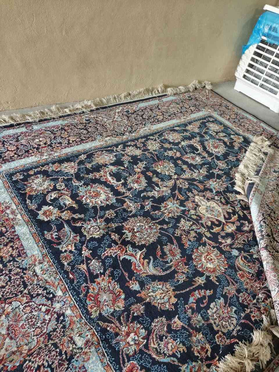 3دانە فه رشی ئێرانی 440شانە ی عه سڵی قیاسیان 3به4ن  یە ک ڕه نگن دانه ی 60هه زاره له کە لار کۆنە ***********
