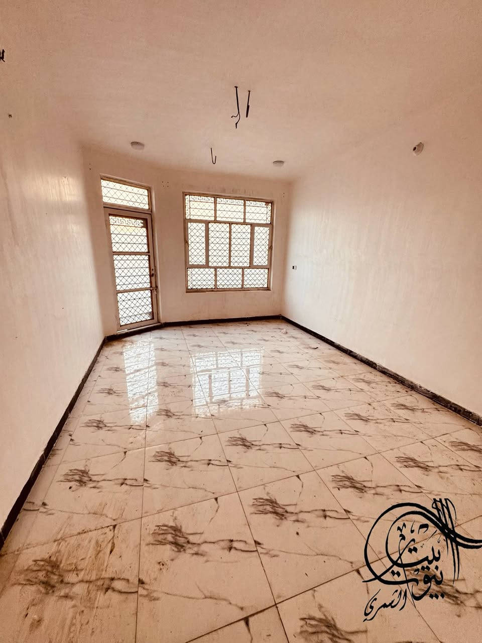🏡🏡للبيع بيت بناء جديد طابو زراعي
📍 الموقع: نادر الثانية – قرب مدرسة عز العرب
📐 المساحة: 200 متر – طابقين

✨ التفاصيل:
گراج سيارة + حديقة
استقبال + مطبخ + هول كليدور
4 غرف نوم
3 مجمعات صحية

🔹 المنطقة مخدومة ب (ماء، كهرباء، مجاري)
🚧 شارع 9 متر
📄 نوع السند: زراعي

📞 للاستفسار عن السعر والتفاصيل:
علي عذاب – ***********
أو زيارة مكتب الشمري
📍 نادر الثانية – الشارع الخدمي مقابل سكلة صدام
