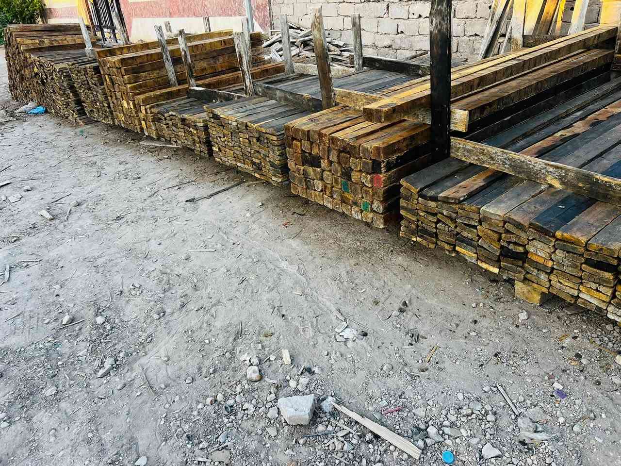 قالب لبيع يدك 225 متر انج تارس روسي مشتغل ثلاثه شغلات ***********
