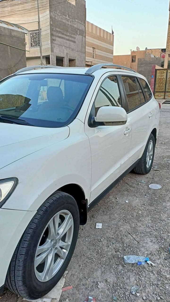 سنتافي 12 سيارة 7 راكب سته سلندر دفع رباعي فور ويل  شاشه ايباد تحكم ستيرا تخم تأير بحاله جيدة مو جديد بس زينات حداديه  ما مكفوله امامي نضيف بس خلفي يحتاج ترتيب سيارة مدوشمه دواخل  محرك بحاله جيدة كير بحاله جيدة سيارة  مبدل بيها بنيد ومصبوغ وجاملغات اماميه كذالك مصبوغات بي شبر من باب العبري من جوة كلش بارد وجاملغ خلفي عبري هم بي شبر بارد سيارة حلوة والسنتافي الشكل المقدس معروف خاصة السته سلندر خوان سعرها 140  للستفسار مازنجر أو وتساب متواجد 
*********** البصرة, العراق
