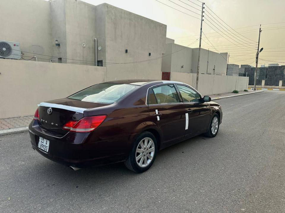 السلام عليكم /تويوتا اڤلون /موديل (2006  )محدثه (2007)
مواصفات فتحة سقف  1/1 عدا البصمه 
مصبوغه عام جماليه   شرط لا لغود ولا شواصي محرك والگير نضيف شرط التحويل مباشر رقم دولي جديد سنويه وهزه جديده  
السعر 85
***********
