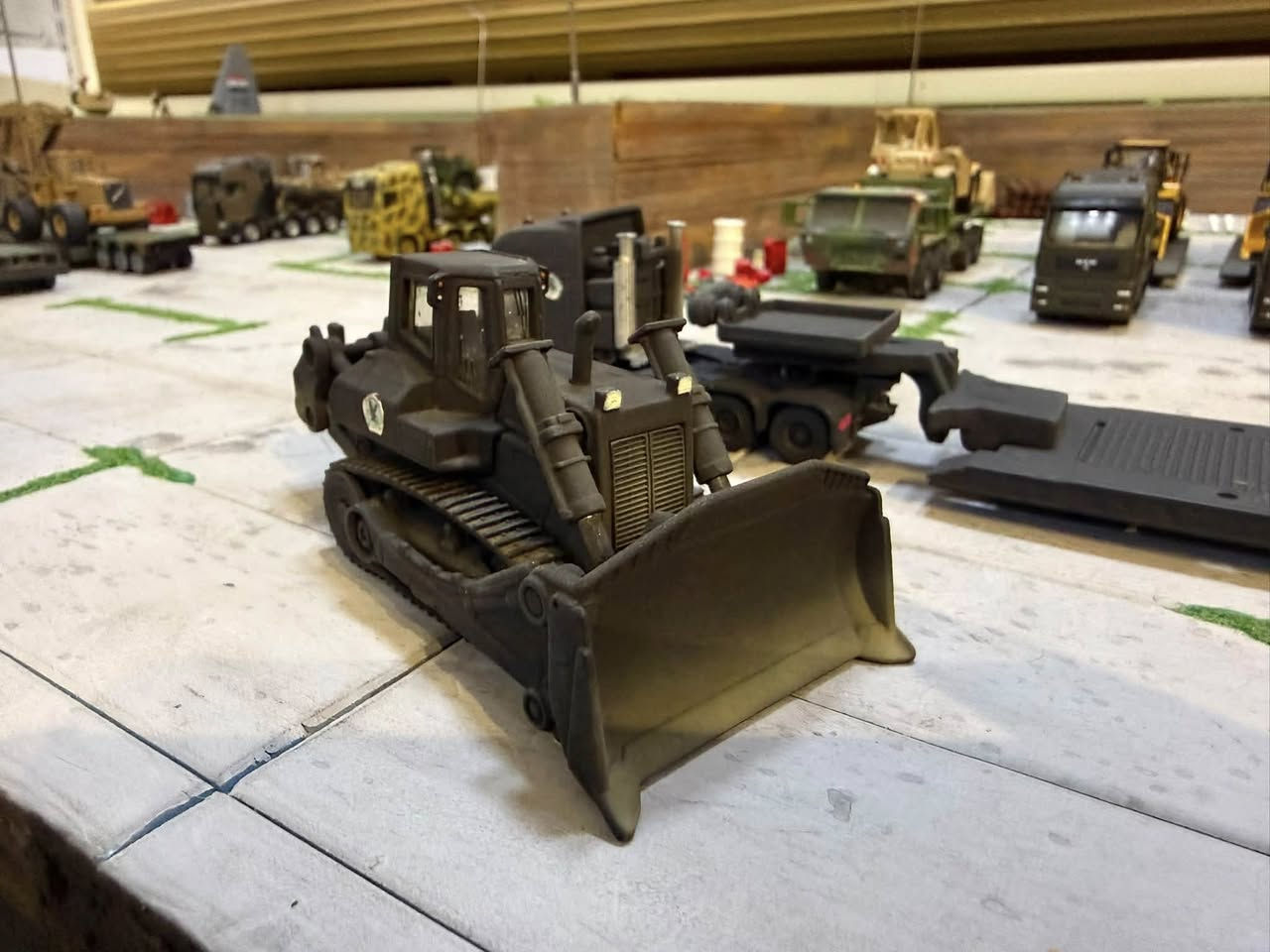 من مجموعتي
لبلدوزر عسكري من طراز Caterpillar D9، ولكن بنسخة مميزة جداً تابع لجهاز مكافه الارهاب العراقي اللون الأسود/الرمادي الداكن: هذا الطلاء غير شائع في العمليات الصحراوية التقليدية، وغالباً ما يُستخدم للمعدات التابعة لـ وحدات جهاز  مكافه الارهاب العراقي 🇮🇶 القوات التي تعمل في العمليات الليلية لتقليل الرؤية. العمليات الخاصة: لفتح الثغرات وإزالة العوائق أمام قوات النخبة في المناطق الحضرية أو تحت جنح الظلام.


**إذا كنت صاحب هذا الإعلان وتريد حذفه لأي سبب، رجاءا أرسل رسالة إلى الدعم الفني**