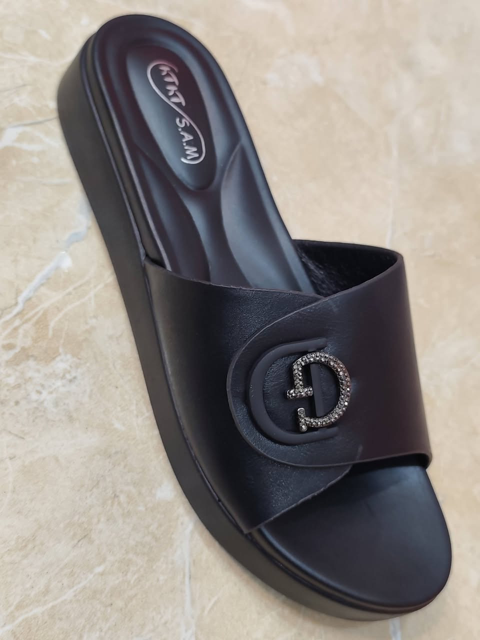 شحاطات نسائية جلد طبيعي اصلي طبي قياس من ٣٧الى ٤٣😻
العنوان المسيب السوق شارع زين العابدين محل سجاد للأحذية مقابل سيد أنس لبيع الستائر 
للاتصال ***********😶
للمراسلة ***********👍
يوجد توصيل 🌹
