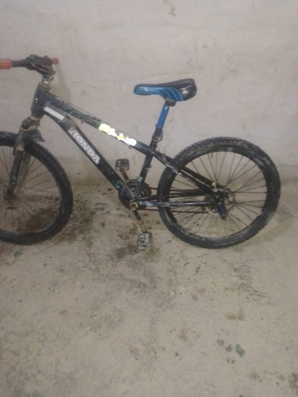 سلام عليكم بايسكل للبيع سعر 20 مكاني شارع السندبات حجم 24
بي نقص اشياء
بصيطة ***********
