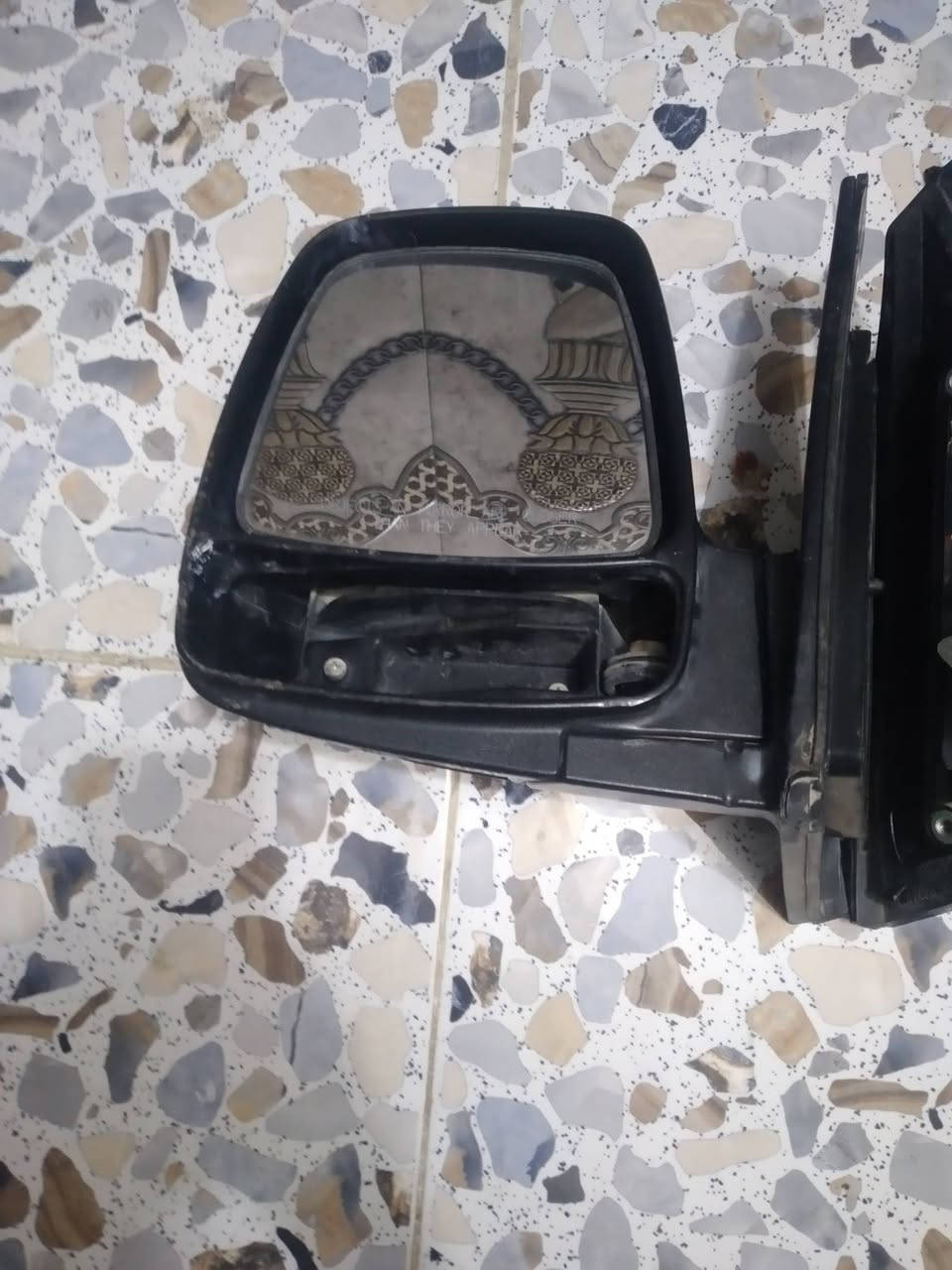 سلام عليكم مري كيا للبيع جدد بس وحدة بيها الصغيرة مكسورة السعر الاتصال على الرقم *********** المكان نجف
