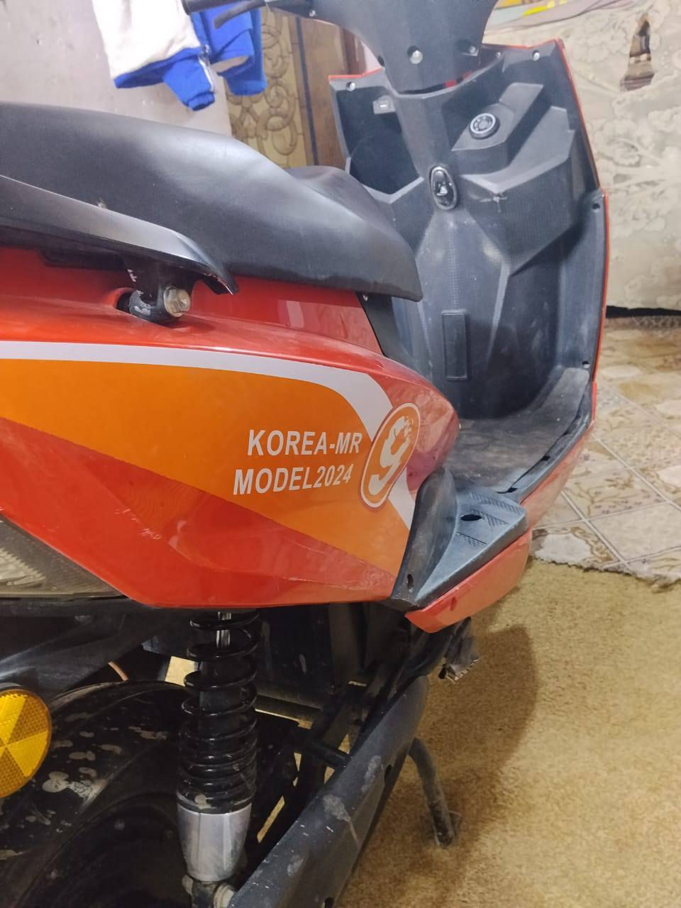 السلام عليكم
دراجه سكنس شحن للببع 
دراجه نضيفه كلش 
وياهه شاحنتين اصليات وحده عداد شحن والثانيه خاصة مالت الدراجه دبل سويج وريمونت تحكم 
كلشي شغال تاخذهه تفحص وتقتنع 
موضح كلشي كدامكم 
السعر 500وبيهه مجال 
سبب البيع محتاج فلوس عملية اخويه 
الاتصال ع الرقم ***********
‏‪***********‬‏
