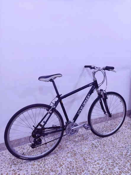 السلام عليكم

دراجه ماركة لويس #LOUIS_GARNEAU ماركه عالميه غنيه

 عن التعريف صنع اصلي اورجنال كندي🇨🇦 مختوم

حجم 28(C700)  قياسM ميديم لشه عالية وضخمة 
  
لون (أسود لامع ميتاليك) ...فوول المنيوم خفيف جدا

 دبل امامي هايدروليك سلس١٠٠٪ لامتصاص الطسات والصدمات 

سستم شيمانو كامل سيت  آلتوس كامل #SHIMANO_ALTUS

بدالات السرعه 8X3 سحب دفع #شاشه_حديث

بريكات شيمانو تيكتروبالمكان #TEKTRO...رقبه لعابه متحركه 

حسب الطول تتقدم للامام وترجع للخلف وتتصعد وتتنزل 

وياله #ALEXRIMS  طبقتين مصممه لتحمل الاوزان الثقيله

 والطسات ....تايرات كتان اصليه نقشه ناعمه فوول سلاسه وسرعه 

سرج طبي اصلي ...كامبليون امامي خلفي وبلسرج  

الدراجه ختم واحد ليبل واحد ... وبلحقيقه بعد احلى من الصور 

🔴الدراجه قطعه مال حاويه غير مستخدمه داخل العراق ...ما مبدل بيها برغي على وضع الشركه بلاد ....ما بيها اي نقص كامله وجاهزه ١٠٠٪

المكان الموصل الجانب الايسر.....السعر 230 الف (ثابت_قفل)

يوجد توصيل بغداد 

رقمي *********** للتواصل
