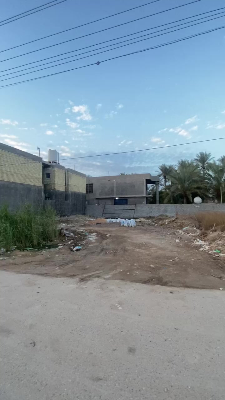 سلام عليكم متوفر قطع اراضي المساحه من ١٠٠ الى ٢٠٠ للاستفسار اتصل قطعه ارض مساحه ٢٠٠ قرب الشارع العام متوفر كافه الخدمات تبليط خطين مياه اناره ليليه مجاري قيد الانشاء العنوان بغداد المحموديه للاستفسار اتصل ***********
