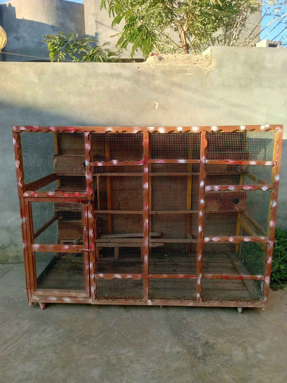 قفص البيع السعر 100وبي مجال
***********
