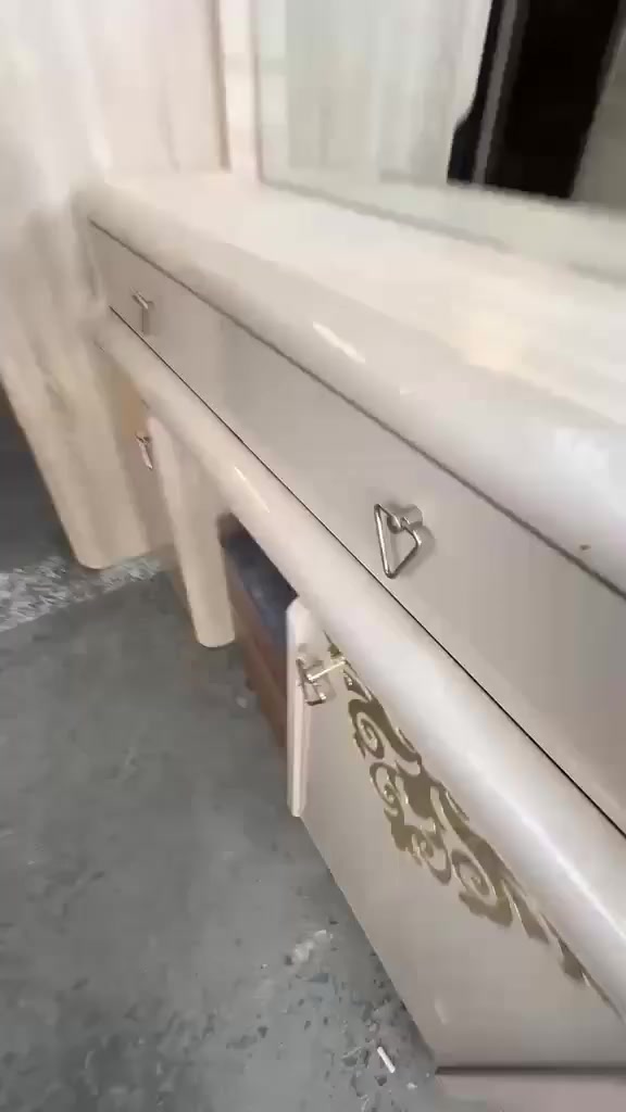 ✨غرفة تركي اصلي لون مميز ✨ صبغ حراري
10 قطع 
 جام اصلي 
نظام سلايت وابواب 
سرير مخزن جك 
 قماش وتر بروف أصلي ✨
نضافه/90/💯
 شد ونقل مجاني داخل بغداد
توصيل للمحافظات بأسعار رمزية


**إذا كنت صاحب هذا الإعلان وتريد حذفه لأي سبب، رجاءا أرسل رسالة إلى الدعم الفني**