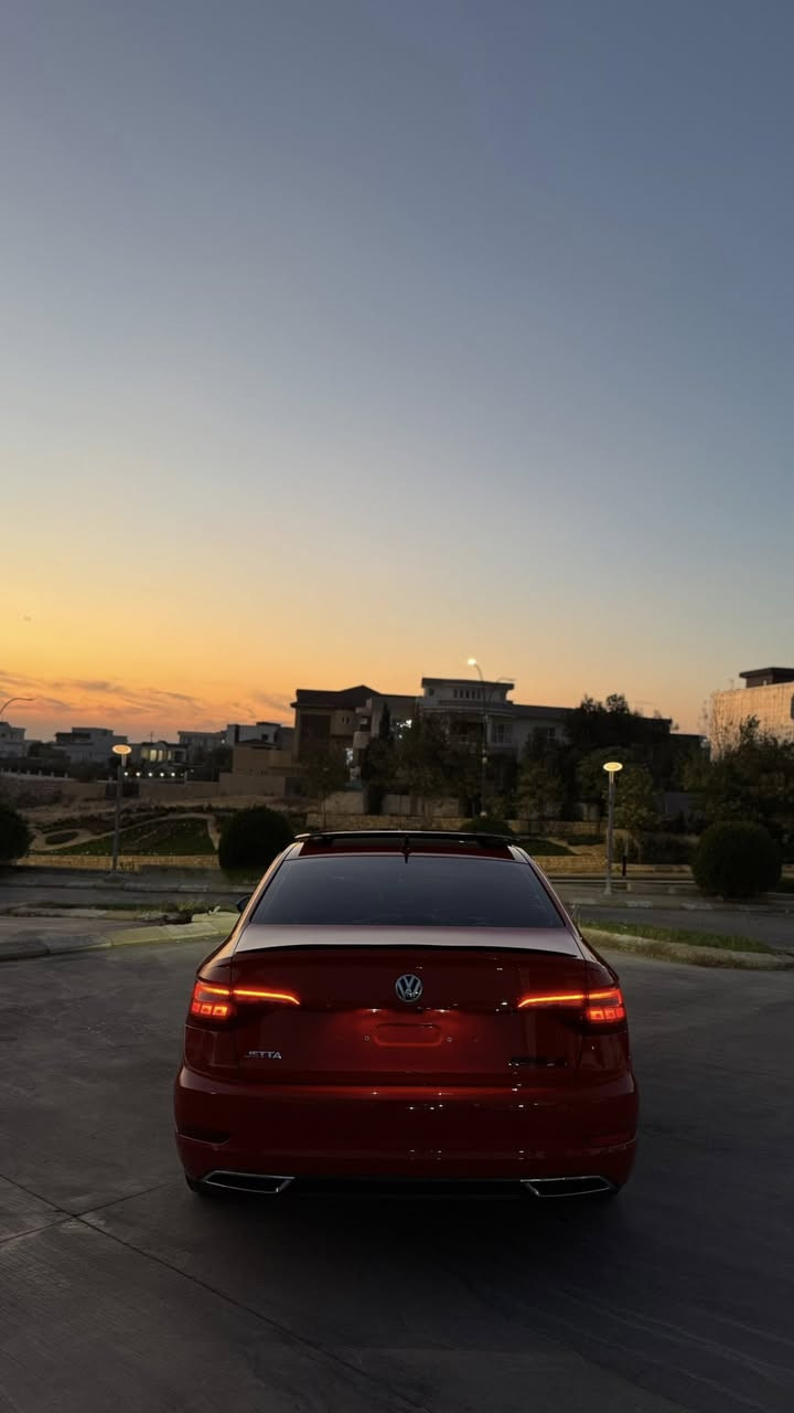 Volkswagen jetta 2021 قير عادي
سلام و عليكم أخوان 🌹

للبيع فقط 

جيتا أرلاين فول مواصفات فقط قير عادي 

( بصمة - پانوراما- كشنات جلد ملكي لونين - كشنات هيتر- رادار أمامي و خلفي و جانبي - أنوار ليد أمامي و خلفي بلادي - ويل ارلاين و دفيوسر ارلاين بلادي - تحكم ستيرن كامل - كاميرا و حساس و أبل كار بله ي - تبريد لمس - باقي معروفة ) 

ممشي قليل ٣٤ الف فقط 

نظيفة جدا جدا حادث خفيف مكفولة من صبغ او دواخل او تبديل فقط جاملغ خلفي بي تعديل 

رقم اربيل تحويل و وكالة و غرامات كلها بشرط 

حجر بيئة قير محرك رادار لايت دعاميات كلها بشرط سونار 

دينار مصروف مابي سيرفس كامل شركة و أيد وحده سنوية بأسمي و سنوية لحد ٦/٢٠٢٨ 

السعر ١٤٢ بي مجال قليل للطيبين 🌹 

*********** واتساب موجود
