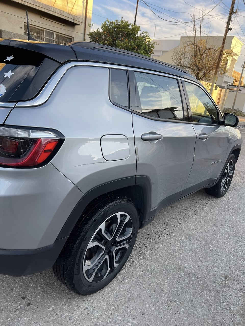 السلام عليكم
جيب كومباس للبيع او المرواسه 
حسب القناعه رقم أربيل مكانها ( الموصل) 
فول موصفات ماعدا الفتحه تشغيل عن بعد 
فول السياره دفع رباعي 4X4 كشنات جلد 
ضررها بوند وربع جامله بارد موضح بل منشور 
ماشيه 33 الف كليلو 
مكينتها 2000 تيربو السياره حلو ومال بيت 
السعر خاص او اتصال عل رقم ***********
الشراي يتصل
