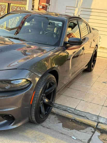 دوج جارجر SXT بلاس 2022  
فول فول مواصفات سلايد فتحة سقف 
گیر  ومحرك و كهربايات بشرط
مابي اي خلل الحمدالله

مواصفات
سلايد
كشن جلد
كشنات تبريد و تدفئة 
شغال من بعد
بصمة
رادار
بعد هوايا مواصفات
قطعتين مبدل جاملغ وبنيد 
مكاني بغداد الكرخ *********** بغداد
