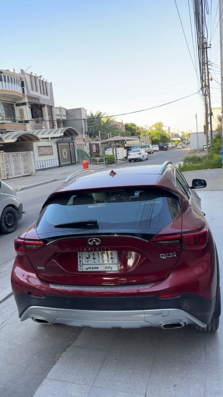 سلام عليكم 
للبيع انفنتي qx30 
موديل ٢٠١٨ 
فول مواصفات 
بنوراما 
كشنات جلد +تدفئى كشنات 
حساسات اماميه +خلفيه 
شاشه جبيره 
ماشيه ٥٠ الف 
حادثه جاملغ وباب وبنيد صبغ 
السعر ١٤٠ وبيها مجال 
مكان السياره بغداد حي العدل 
***********
